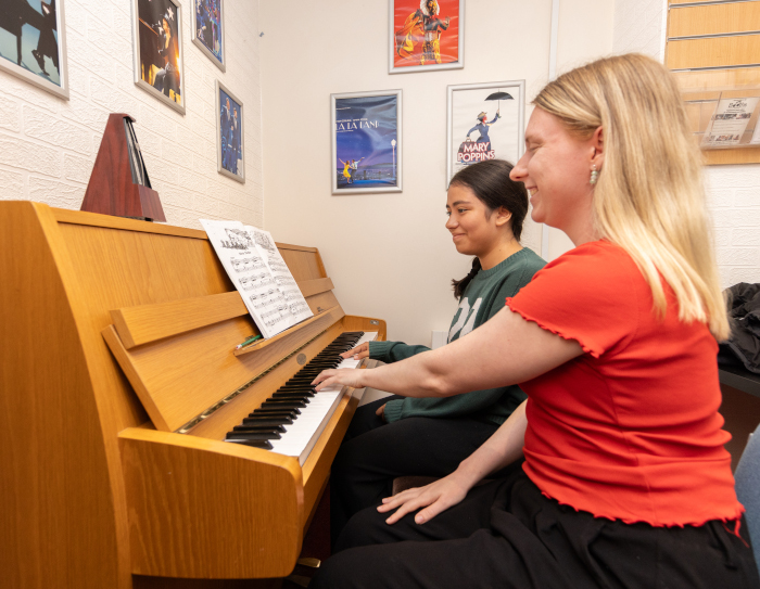 Reviews of our Music Lessons - Jade with Student